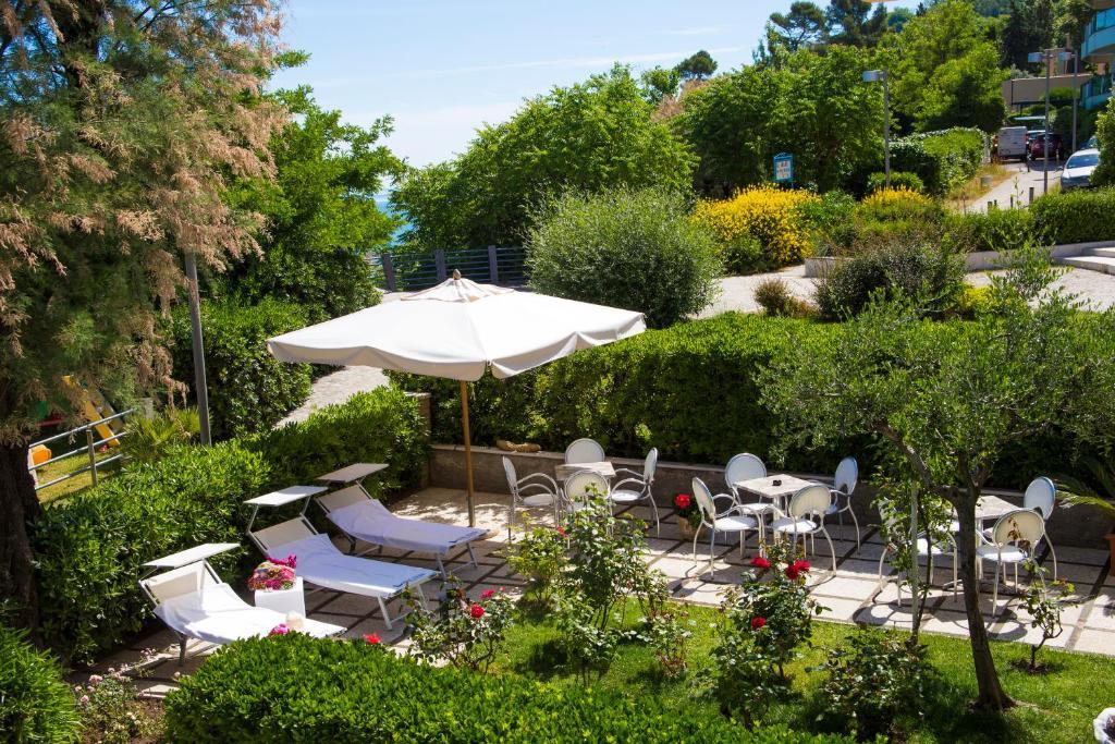 Hotel Adler Gabicce Mare Extérieur photo