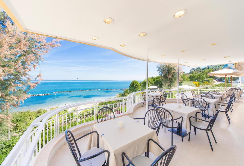 Hotel Adler Gabicce Mare Extérieur photo